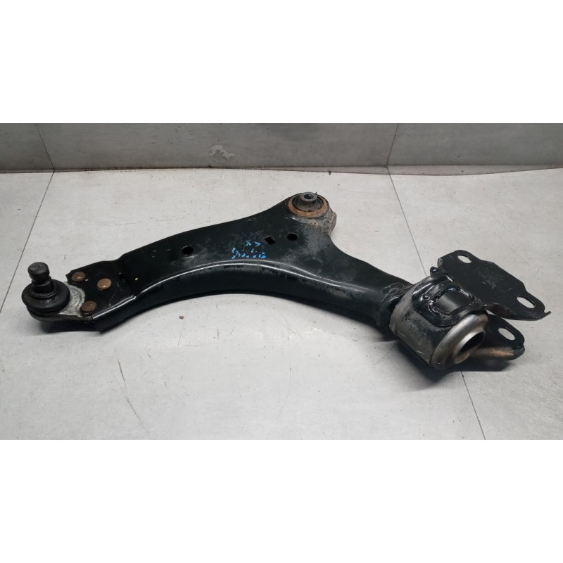 VOLVO BRACCIO OSCILLANTE ANTERIORE INFERIORE SINISTRO VOLVO XC60 2013>2016 usato