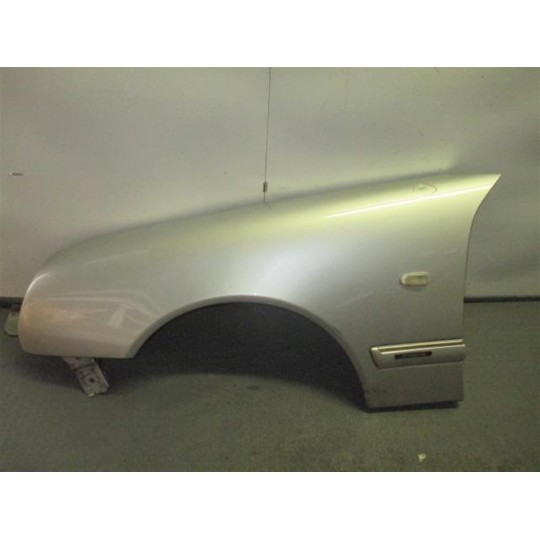 PARAFANGO ANTERIORE SINISTRO MERCEDES-BENZ Classe E (W/S210) 1995>1999 usato