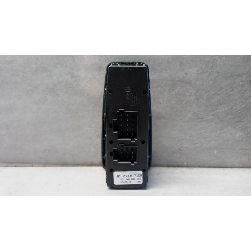 MAN INTERRUTTORI E PULSANTI ALZAVETRI MAN TGX  usato