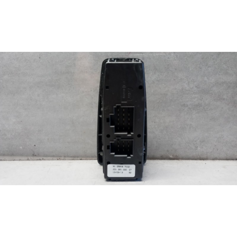 MAN INTERRUTTORI E PULSANTI ALZAVETRI MAN TGX  usato