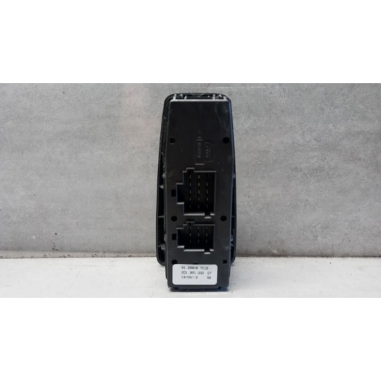 INTERRUTTORI E PULSANTI ALZAVETRI MAN TGX  usato