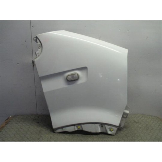 PARAFANGO ANTERIORE DESTRO NISSAN Van Interstar 1998>2011 usato