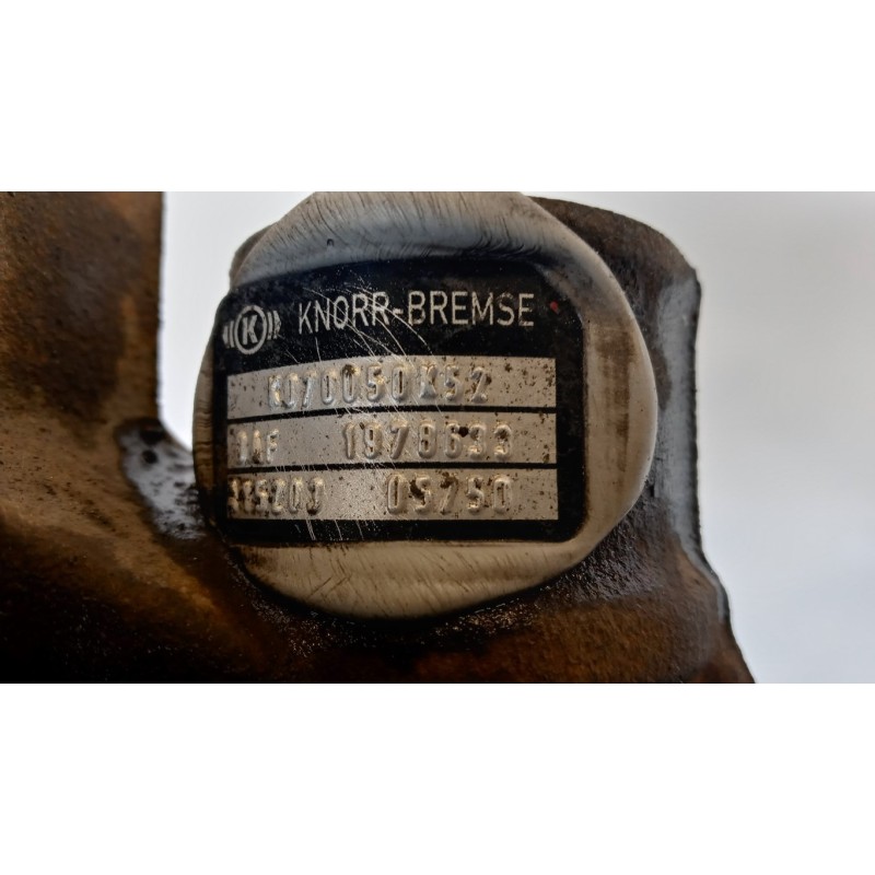 DAF PINZA POSTERIORE SINISTRA DAF 85CF usato