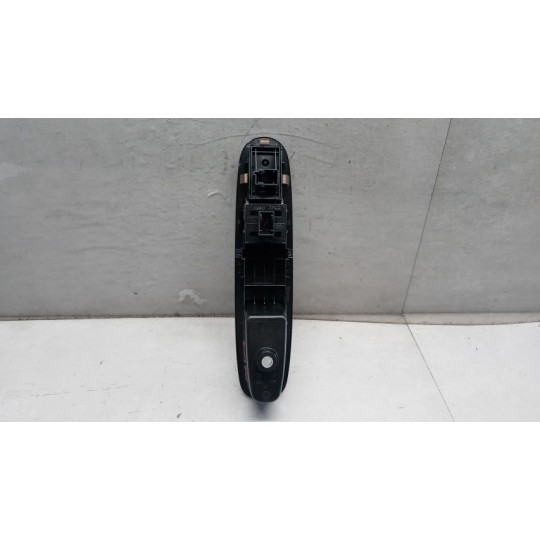 INTERRUTTORI E PULSANTI ALZAVETRI FIAT F.Punto Evo 2009>2012 usato