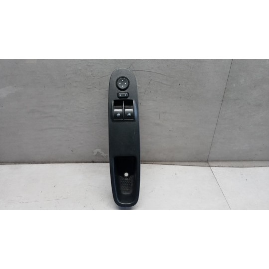 INTERRUTTORI E PULSANTI ALZAVETRI FIAT F.Punto Evo 2009>2012 usato