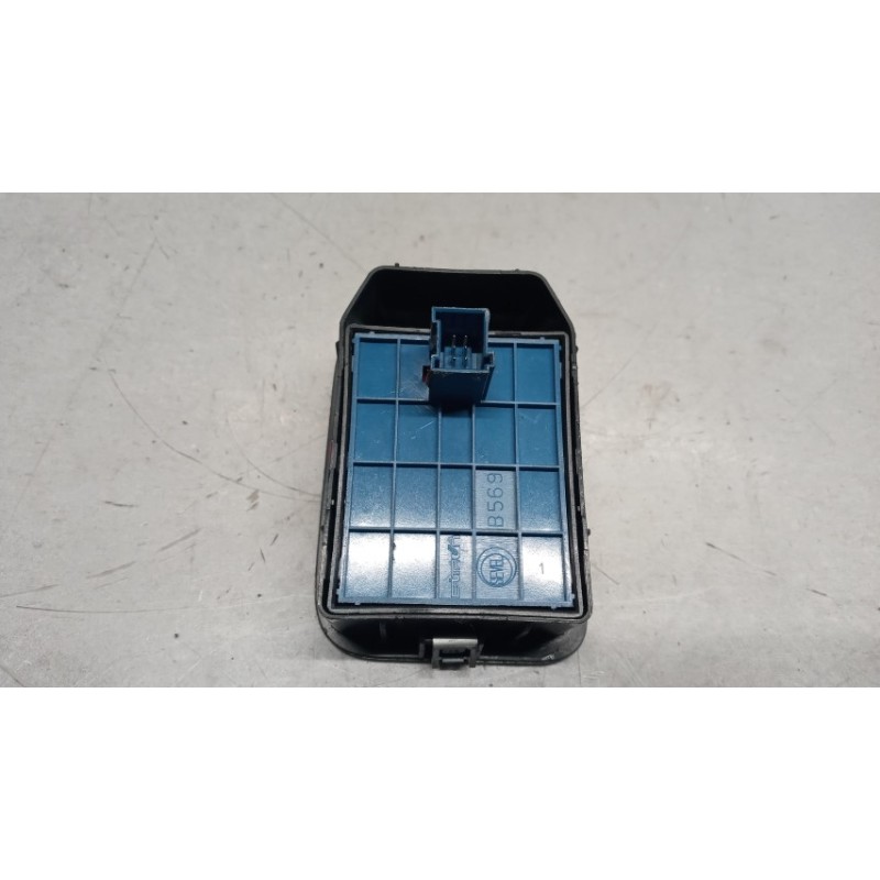 FIAT INTERRUTTORI E PULSANTI ALZAVETRI FIAT Qubo 2008>2014 usato