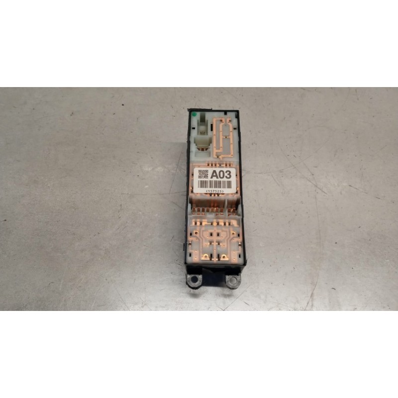 SUBARU INTERRUTTORI E PULSANTI ALZAVETRI SUBARU Outback 2009>2015 usato