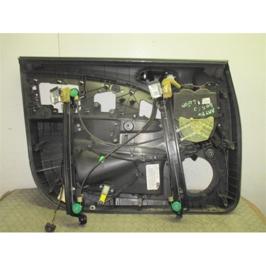 ALZA VETRI ANTERIORI DESTRO SEAT Leon 2009>2013 usato