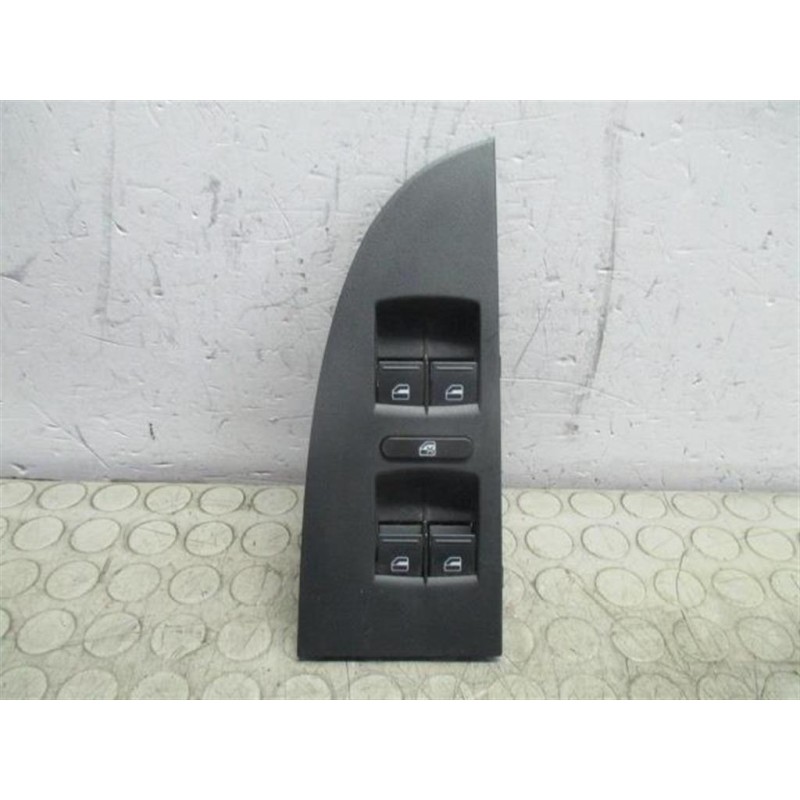 SEAT INTERRUTTORI E PULSANTI ALZAVETRI SEAT Leon 2009>2013 usato