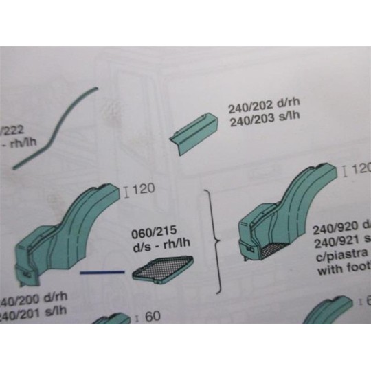 PLASTIC MUDGUARDS TO THE RIGHT IVECO EUROTECH new