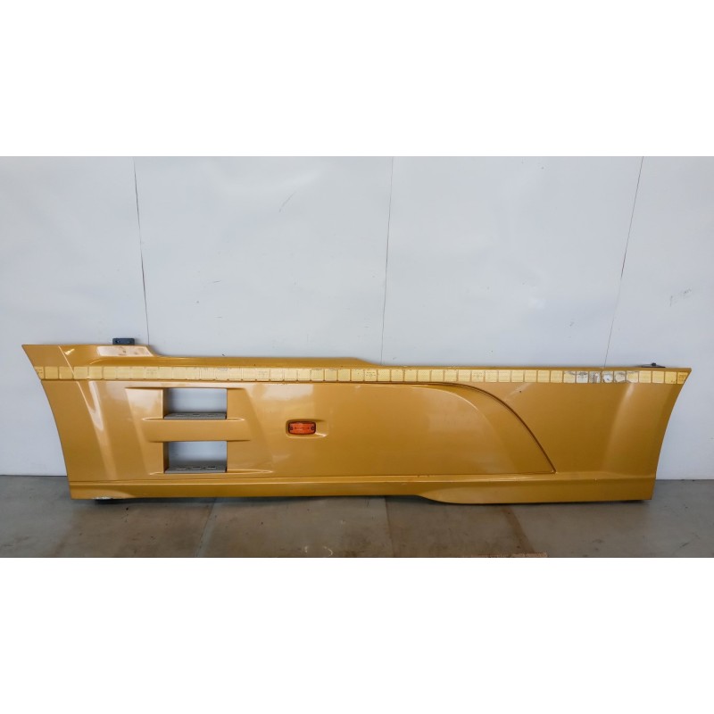 DAF MINIGONNA SINISTRA DAF XF106 usato