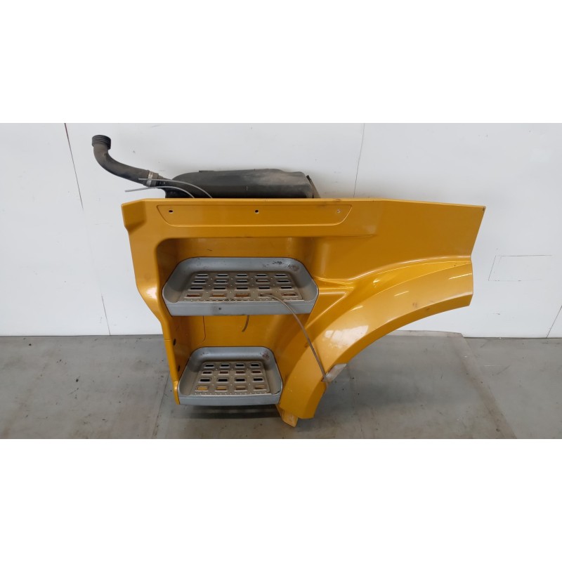 DAF LEFT FRONT MUDGUARD  DAF XF106 used