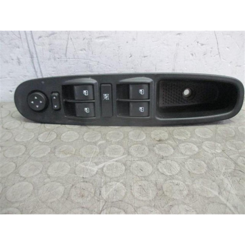 FIAT INTERRUTTORI E PULSANTI ALZAVETRI FIAT F.Punto Evo 2009>2012 usato