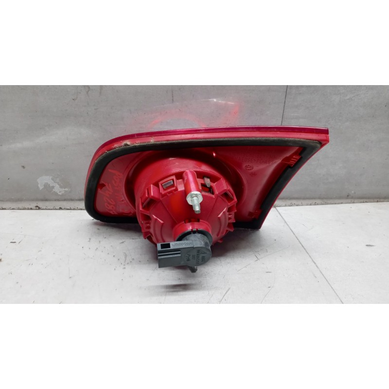 VOLKSWAGEN LEFT REAR LEF LIGHT ON BACK VOLKSWAGEN Passat 2005>2010 used