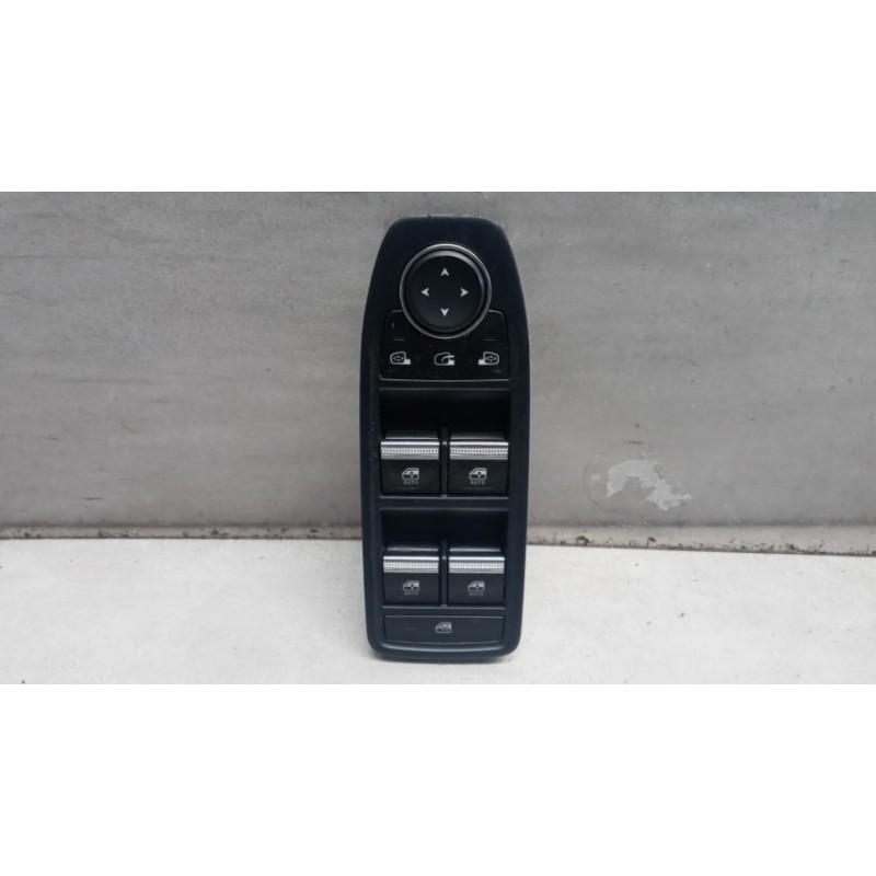 RENAULT INTERRUTTORI E PULSANTI ALZAVETRI RENAULT Captur 2019> usato