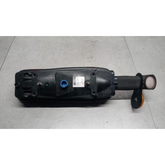 RIGHT REAR LIGHT . . used