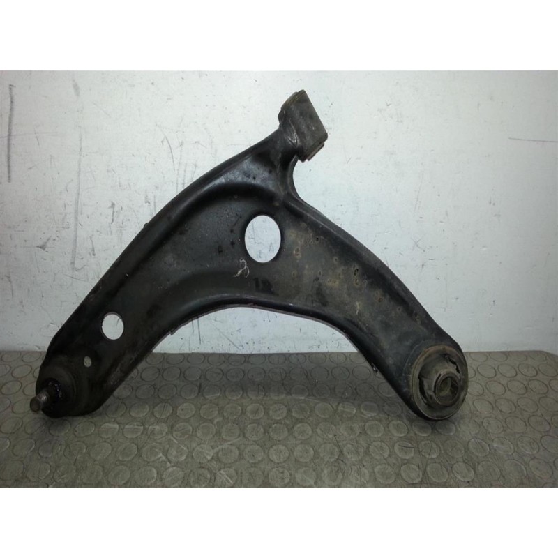 TOYOTA BRACCIO OSCILLANTE ANTERIORE INFERIORE SINISTRO TOYOTA Yaris 2008>2011 usato