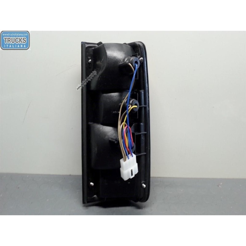 TOYOTA FARO POSTERIORE ESTERNO SINISTRO TOYOTA Hilux LN85>97 nuovo