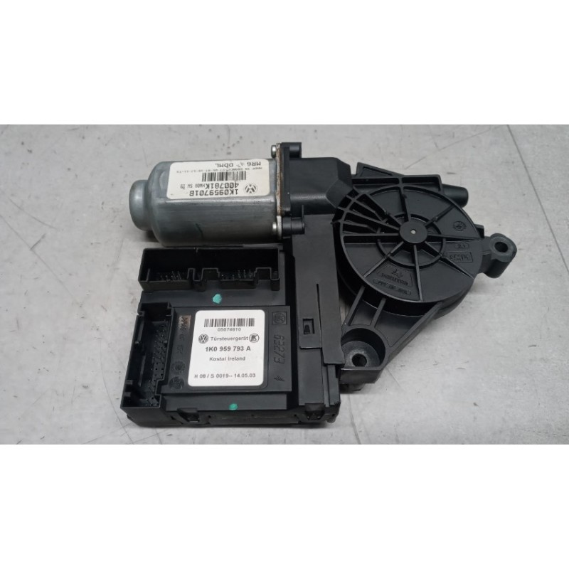 VOLKSWAGEN ALZA VETRI ANTERIORI SINISTRO VOLKSWAGEN Touran 2003>2007 usato