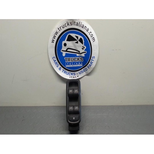 INTERRUTTORI E PULSANTI ALZAVETRI FORD Fiesta 2008>2013 usato