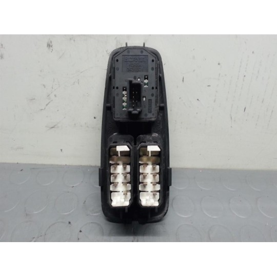 INTERRUTTORI E PULSANTI ALZAVETRI SCANIA Serie R 2005> usato