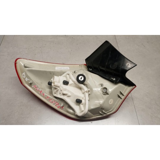 FARO POSTERIORE ESTERNO DESTRO OPEL Astra J 2012>2015 usato