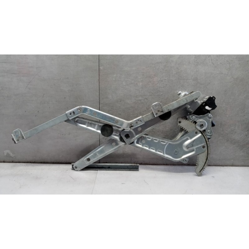 ISUZU ALZA VETRI ANTERIORI DESTRO ISUZU N2R usato