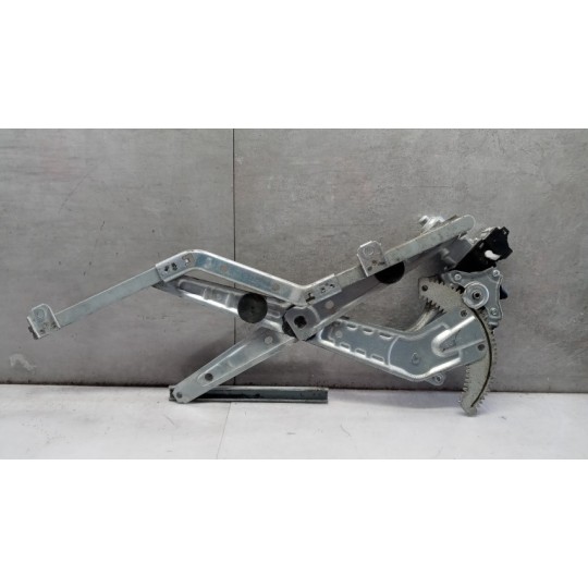 FRONT RIGHT POWERED WINDOWS  ISUZU N2R used