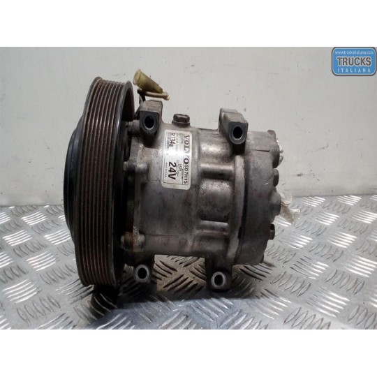 COMPRESSORE ARIA CONDIZIONATA VOLVO truck FH13 usato