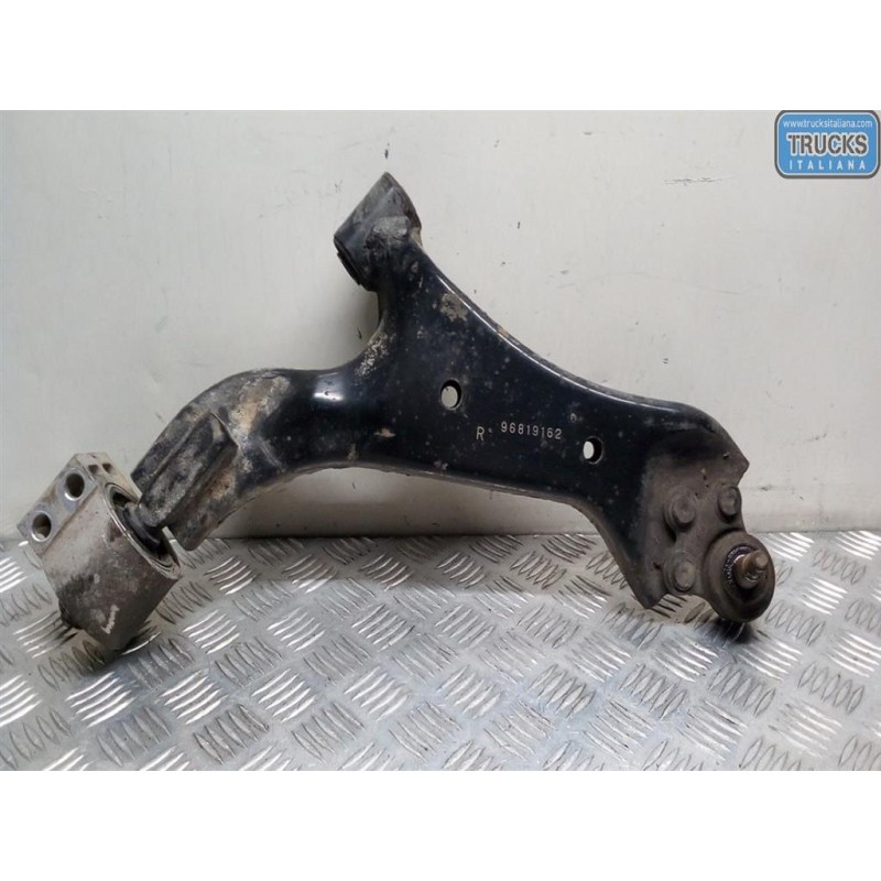 CHEVROLET BRACCIO OSCILLANTE ANTERIORE INFERIORE DESTRO CHEVROLET Captiva 2006>2010 usato