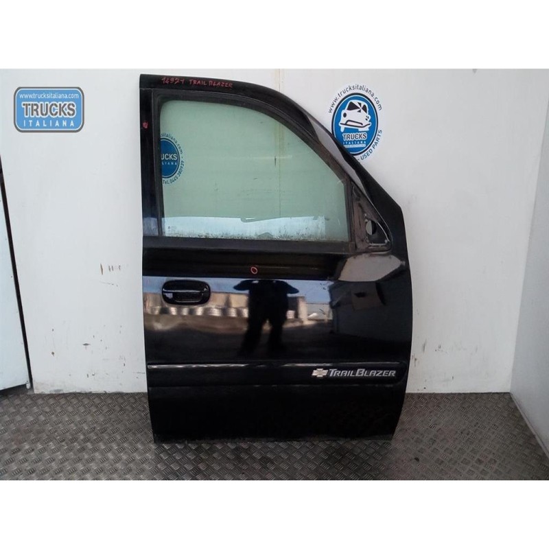 CHEVROLET RIGHT FRONT DOOR  CHEVROLET TrailBlazer used