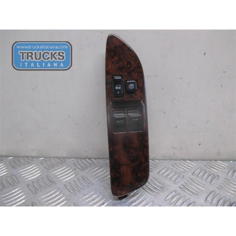 TOYOTA INTERRUTTORI E PULSANTI ALZAVETRI TOYOTA Land Cruiser 90/95 usato