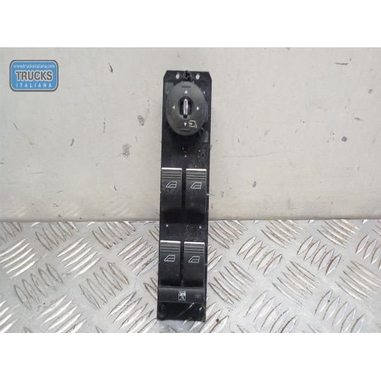 INTERRUTTORI E PULSANTI ALZAVETRI FORD Fiesta 2013>2017 usato