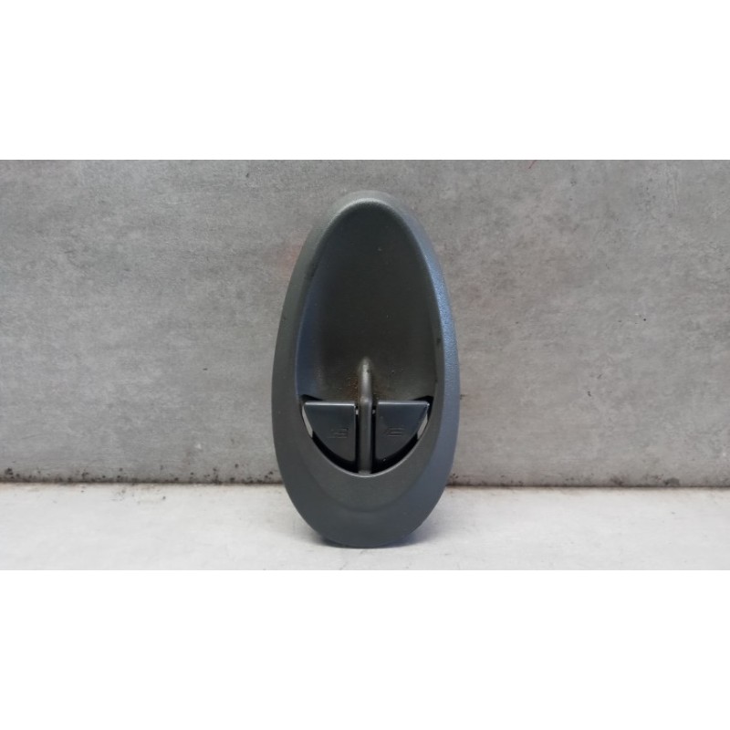 IVECO INTERRUTTORI E PULSANTI ALZAVETRI IVECO Daily 2000>2006 usato