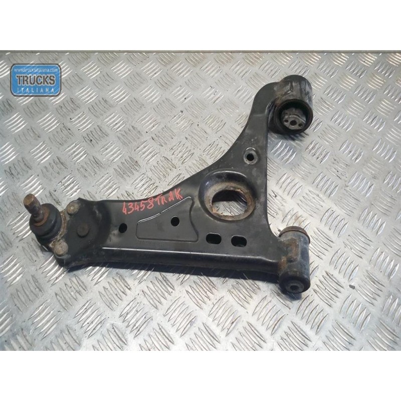 CHEVROLET BRACCIO OSCILLANTE ANTERIORE INFERIORE DESTRO CHEVROLET Trax  2013>2016 usato