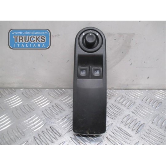 INTERRUTTORI E PULSANTI ALZAVETRI RENAULT Clio 2012>2016 usato