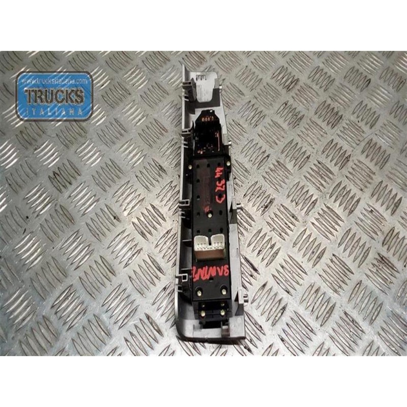 HYUNDAI INTERRUTTORI E PULSANTI ALZAVETRI HYUNDAI Santa Fe 2006>2009 usato