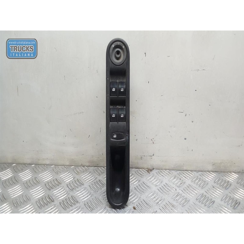 RENAULT INTERRUTTORI E PULSANTI ALZAVETRI RENAULT Espace 2002>2014 usato
