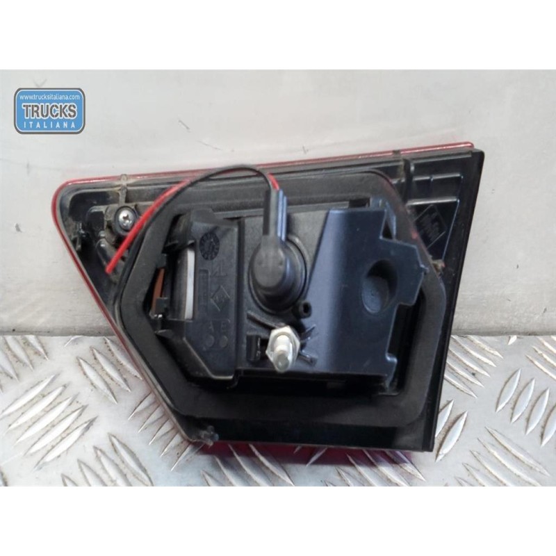 RENAULT FARO POSTERIORE INTERNO SINISTRO RENAULT Clio 2012>2016 usato