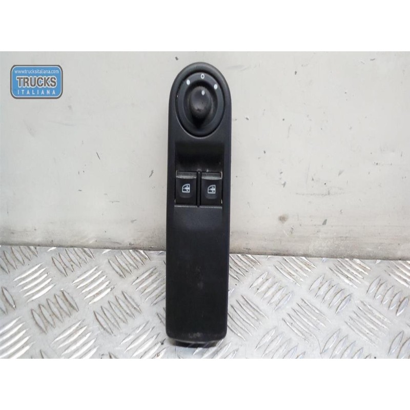 RENAULT INTERRUTTORI E PULSANTI ALZAVETRI RENAULT Clio 2012>2016 usato