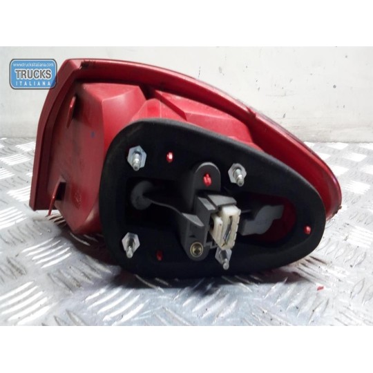 FARO POSTERIORE ESTERNO SINISTRO ALFA ROMEO 147 2004>2010 usato