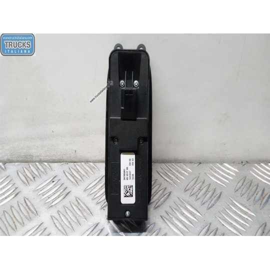 INTERRUTTORI E PULSANTI ALZAVETRI VOLVO V50 usato