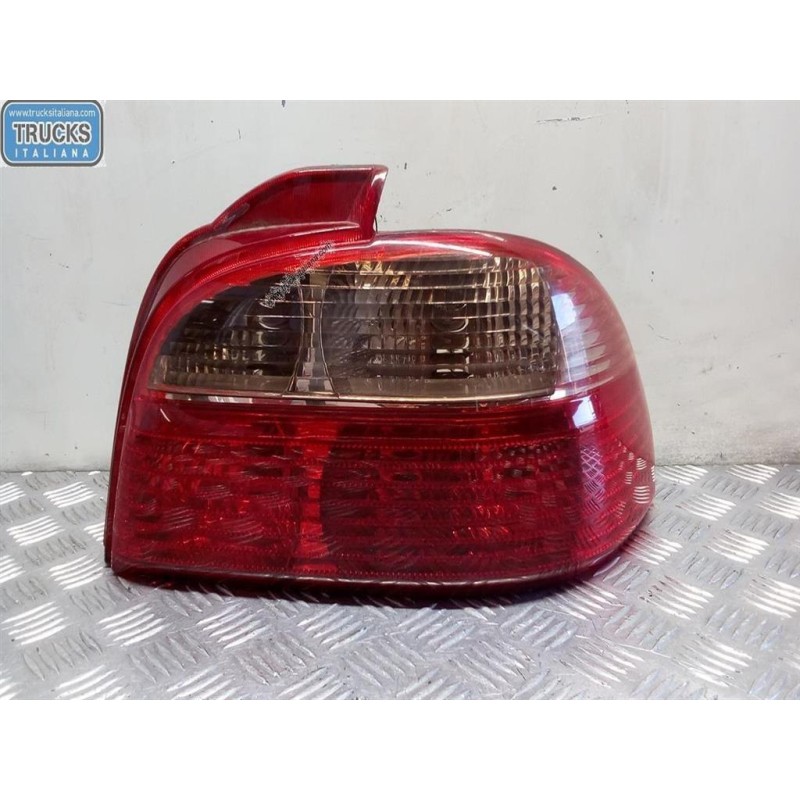 TOYOTA FARO POSTERIORE ESTERNO DESTRO TOYOTA Avensis 1997>2000 usato