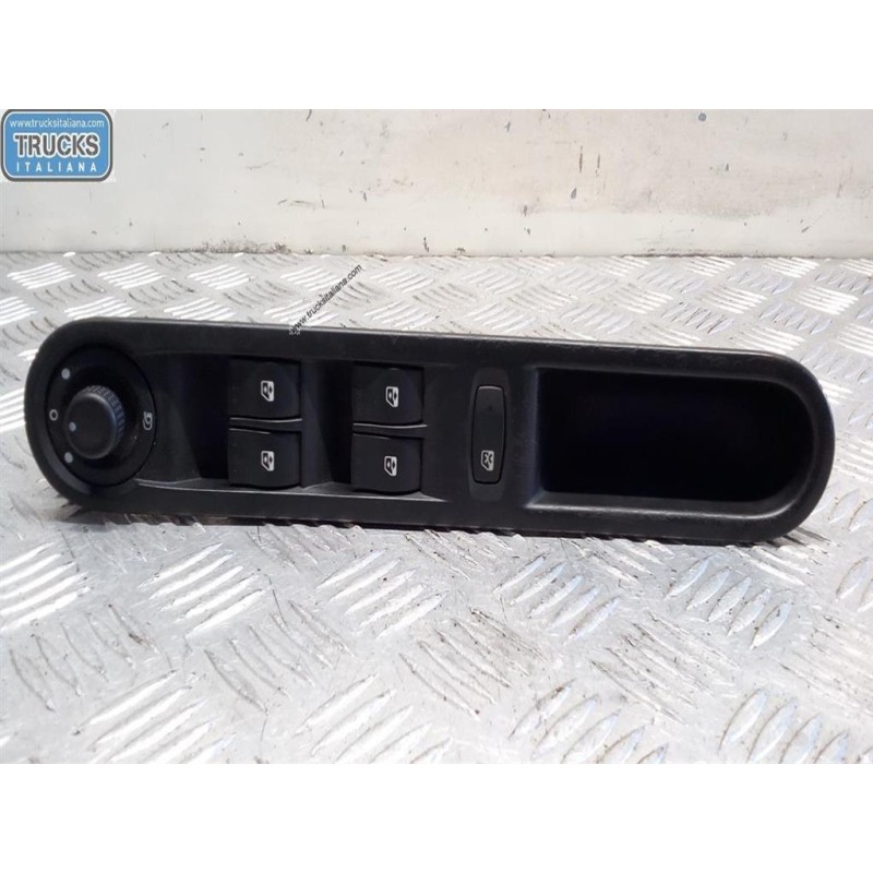 RENAULT INTERRUTTORI E PULSANTI ALZAVETRI RENAULT Espace 2002>2014 usato