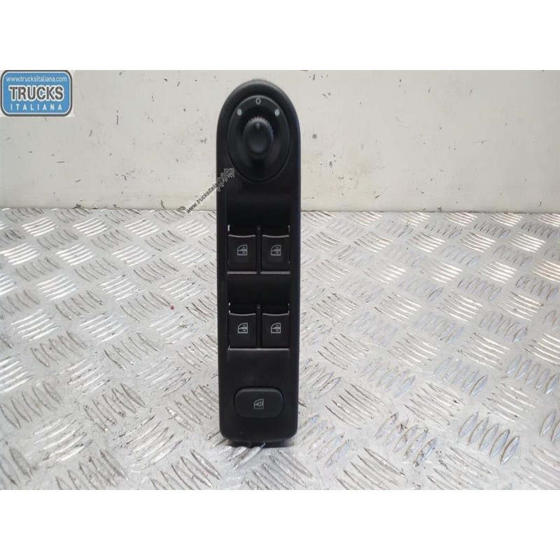 RENAULT INTERRUTTORI E PULSANTI ALZAVETRI RENAULT Captur 2013>2017 usato