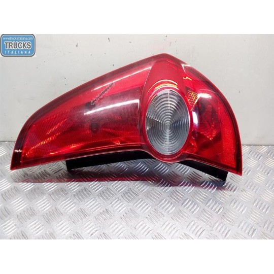 FARO POSTERIORE ESTERNO DESTRO OPEL Agila B 2008>2015 usato