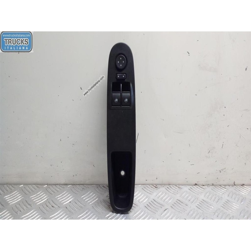 FIAT INTERRUTTORI E PULSANTI ALZAVETRI FIAT F.Punto Evo 2009>2012 usato