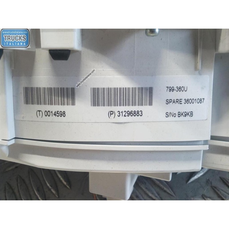 VOLVO QUADRO STRUMENTI VOLVO V40 2012>2016 usato