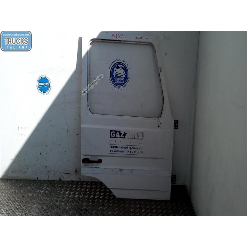 SCANIA RIGHT FRONT DOOR  SCANIA 113 used