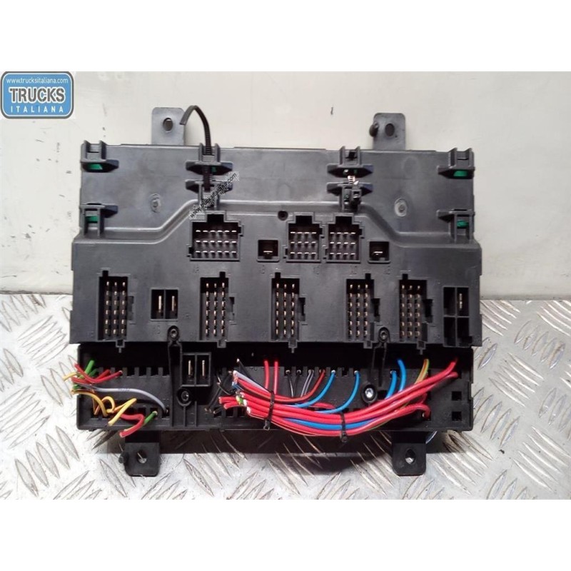 VOLVO truck SCATOLA FUSIBILI VOLVO truck FH13 usato
